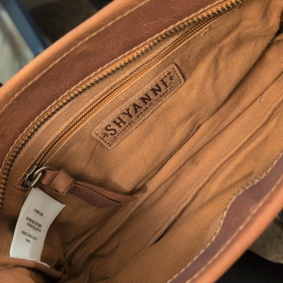 🎁NWT Shyanne Crossbody - Picture 3 of 4